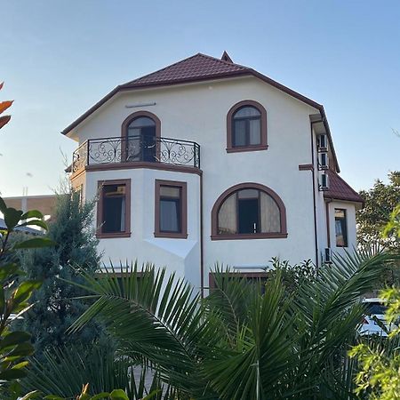 Villa Mariana Batoumi Extérieur photo